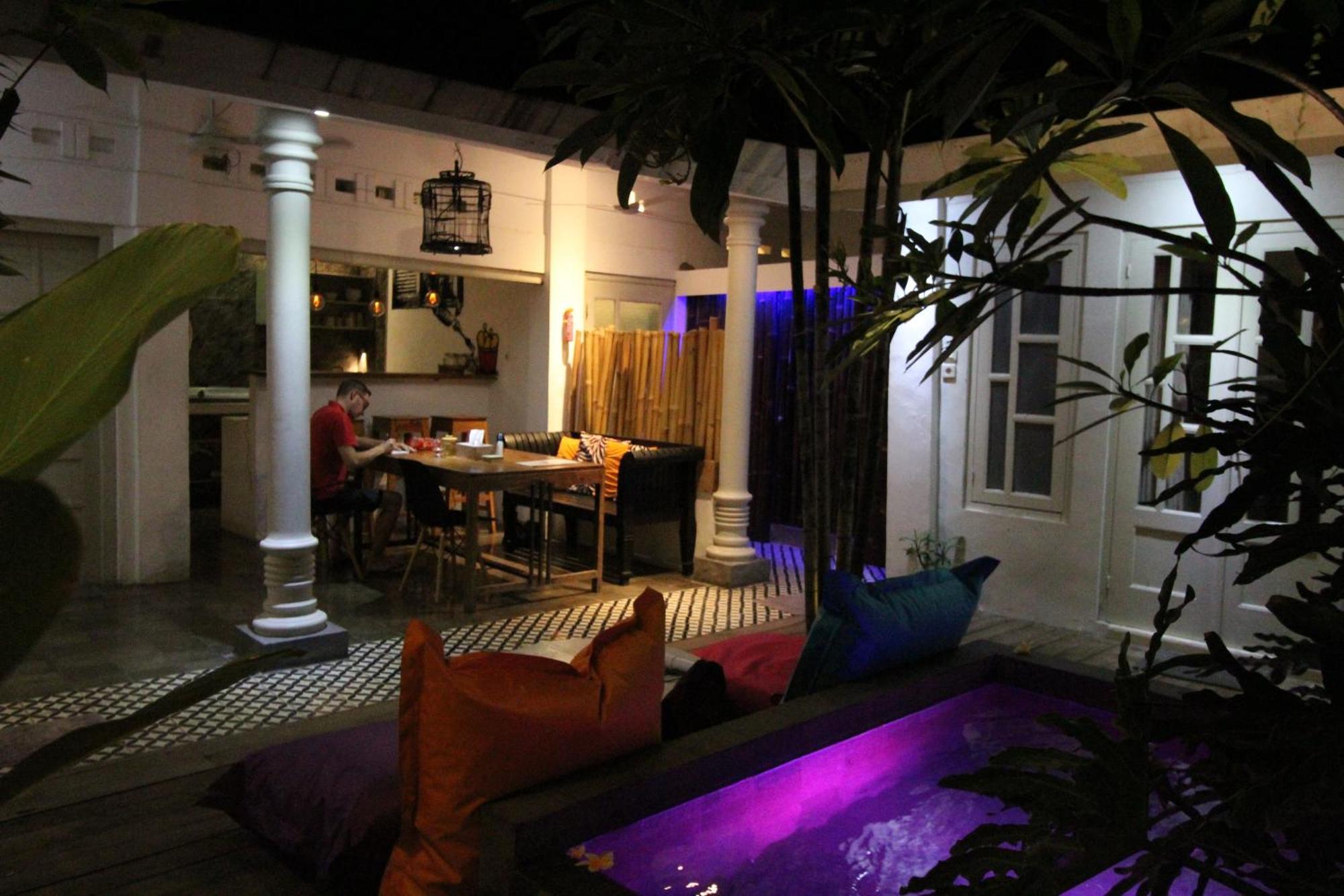 요그야카르타 The Patio Yogya 아파트 외부 사진